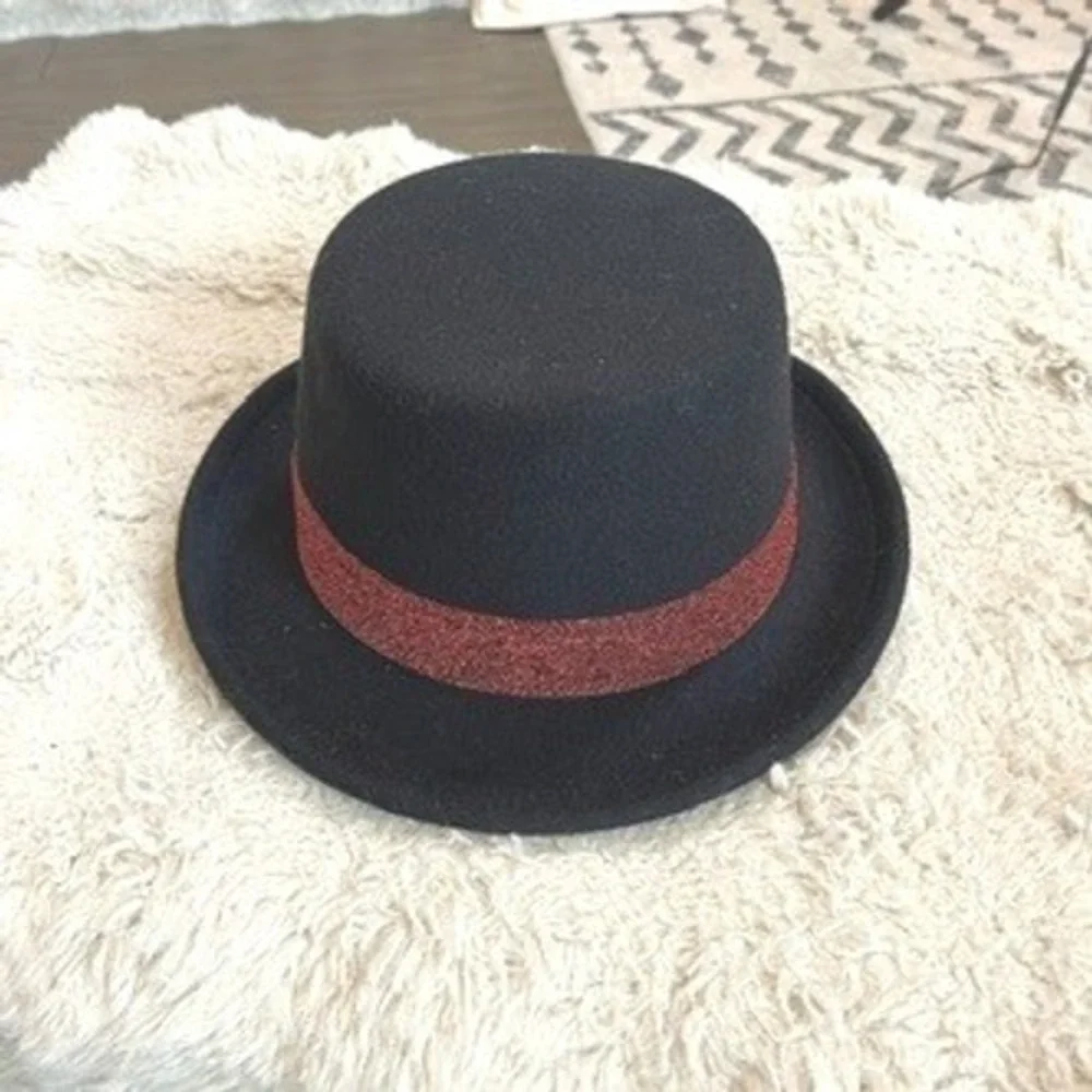 Zara Kids Black Felt Top Hat Red Glitter Band Size 3-6 Years 52cm NWT Holiday